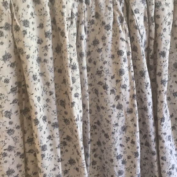 BRANDY MELVILLE Flowy Patterned Skirt - Picture 7 of 9